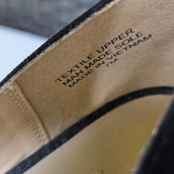 Ann Taylor Black Suede Pumps Size 7 NWT - Picture 3 of 7